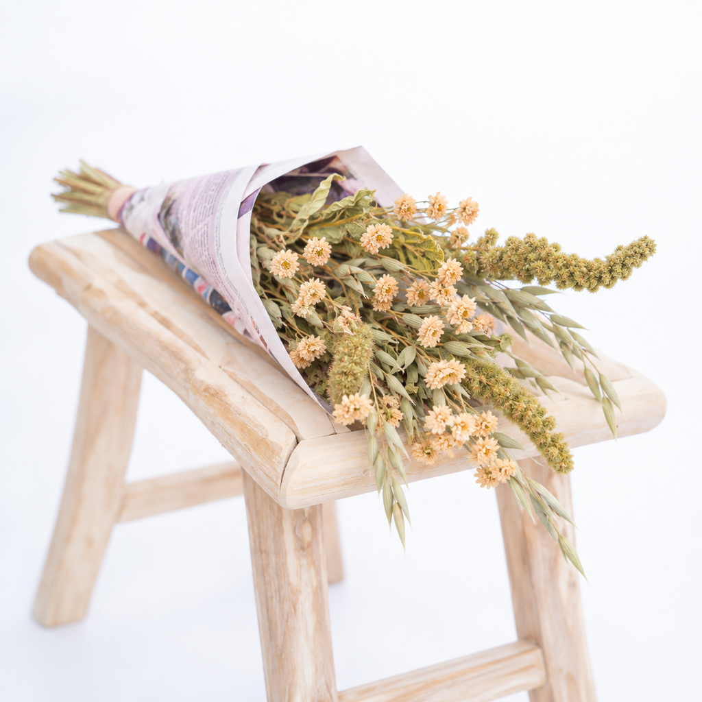 assemblage-fleurs-sechees-decoration-table-salon-beige
