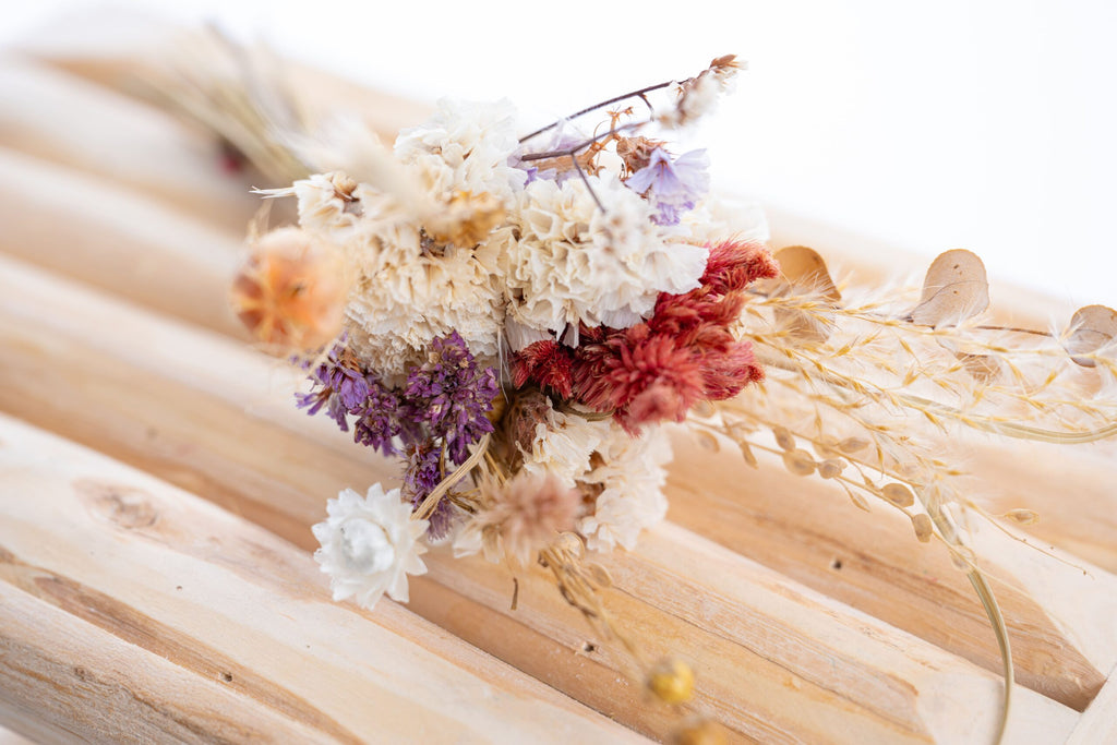Petit bouquet de fleurs séchées naturelles en composition unique