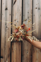 Composition florale rustique en fleurs séchées
