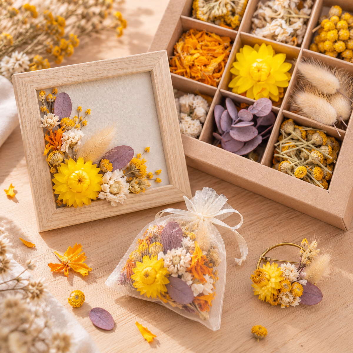 Idées de loisirs créatifs avec des fleurs séchées jaunes : petit cadre fleuri en bois, sachet transparent rempli de fleurs et broche florale, à côté d'un coffret Terralya.