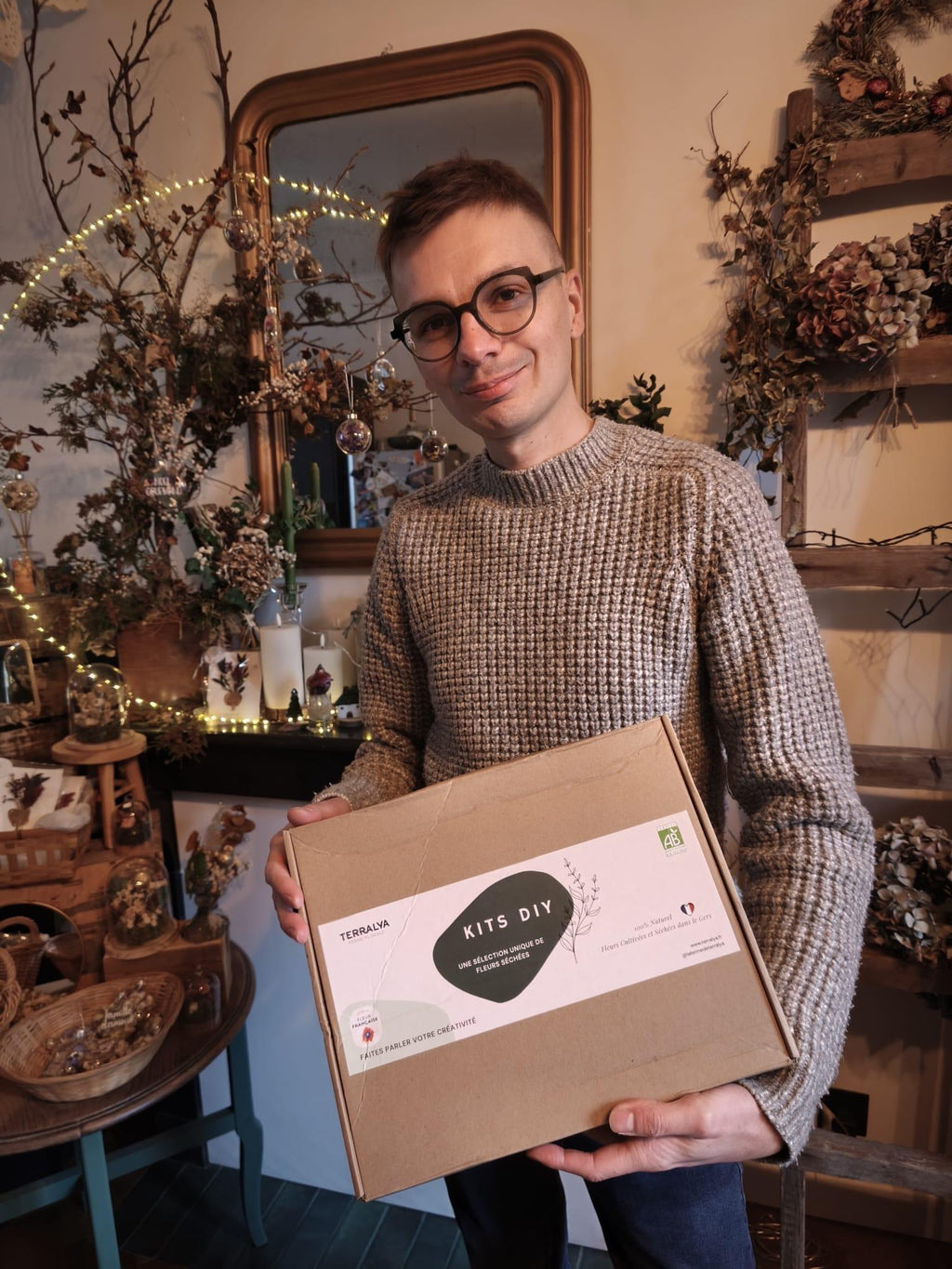 Détail d’une couronne en fleurs séchées naturelles – Kit signature Boui-Boui