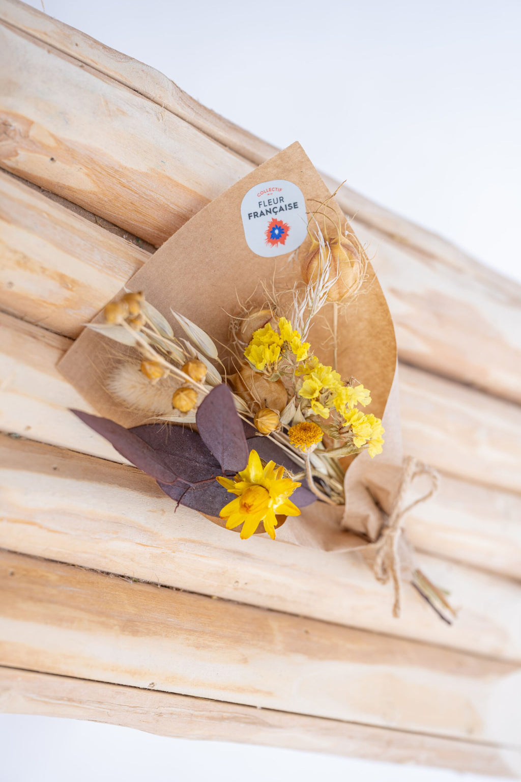 Mini bouquet de fleurs séchées tons jaunes composé artisanalement à la ferme