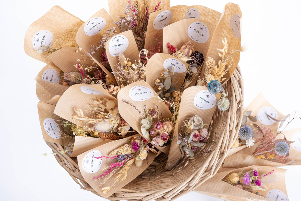 Petit bouquet artisanal de fleurs séchées